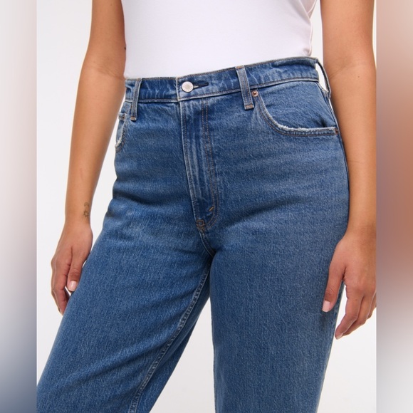Abercrombie - Curve Love Ultra High Rise 90s Straight Jean - Picture 4 of 13